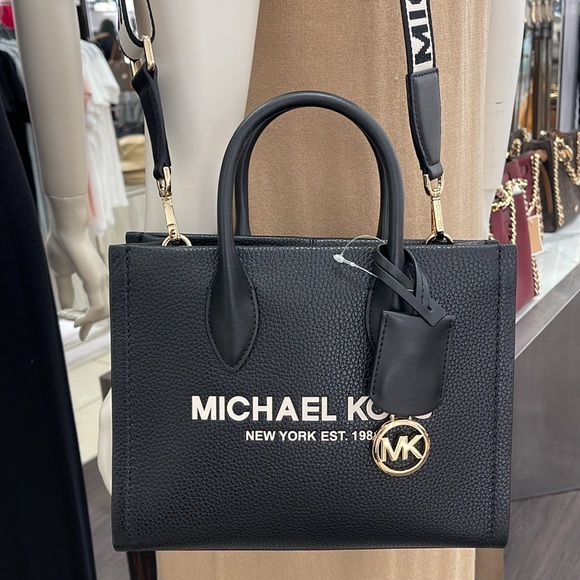 MICHAEL KORS
Mirella Small Pebbled Leather Crossbody Bag
COLOR BLACK COMBO
NWT - Picture 6 of 13